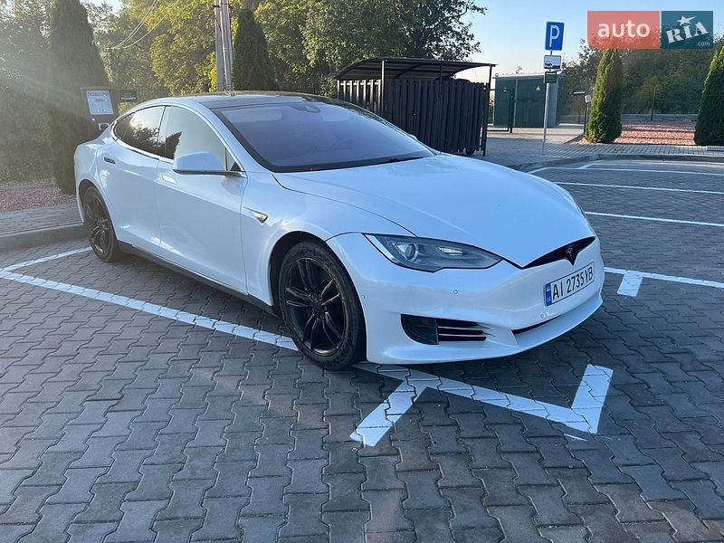 Лифтбек Tesla Model S 2015 в Белой Церкви