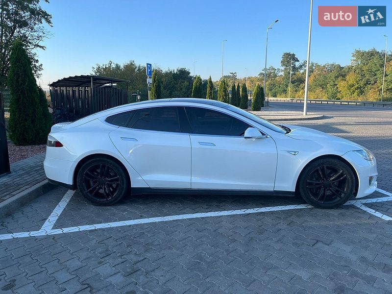 Лифтбек Tesla Model S 2015 в Белой Церкви