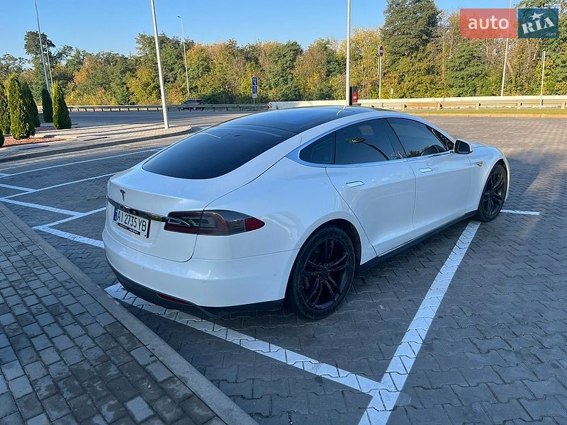 Лифтбек Tesla Model S 2015 в Белой Церкви