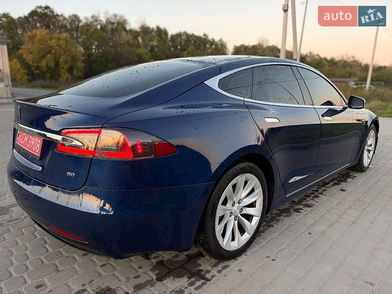 Лифтбек Tesla Model S 2016 в Львове