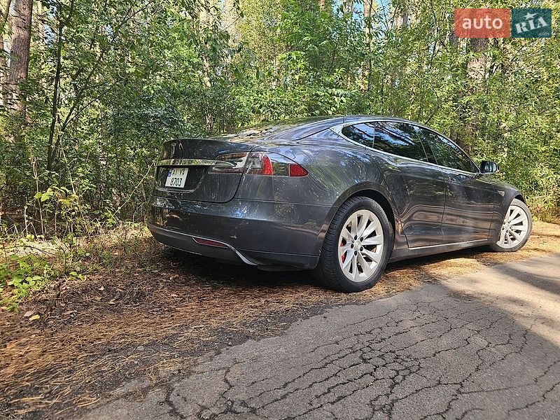 Ліфтбек Tesla Model S 2015 в Києві