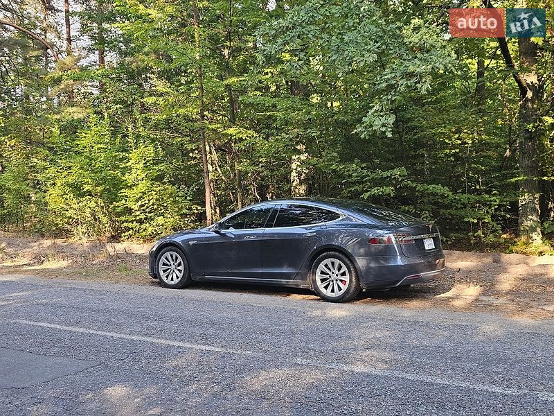 Ліфтбек Tesla Model S 2015 в Києві