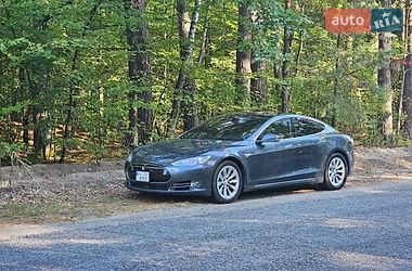 Ліфтбек Tesla Model S 2015 в Києві
