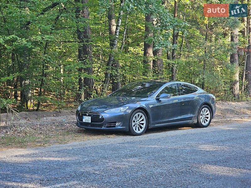 Ліфтбек Tesla Model S 2015 в Києві