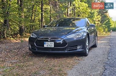Ліфтбек Tesla Model S 2015 в Києві