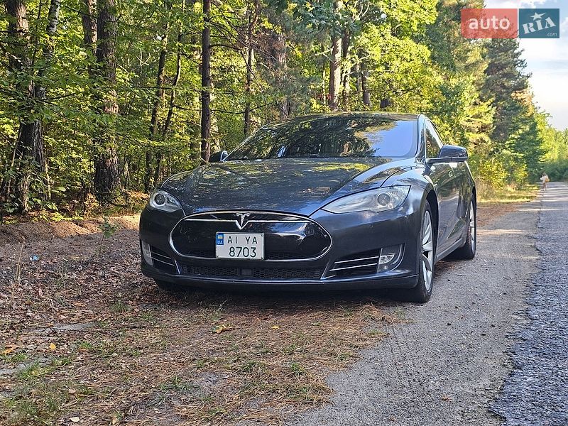 Ліфтбек Tesla Model S 2015 в Києві