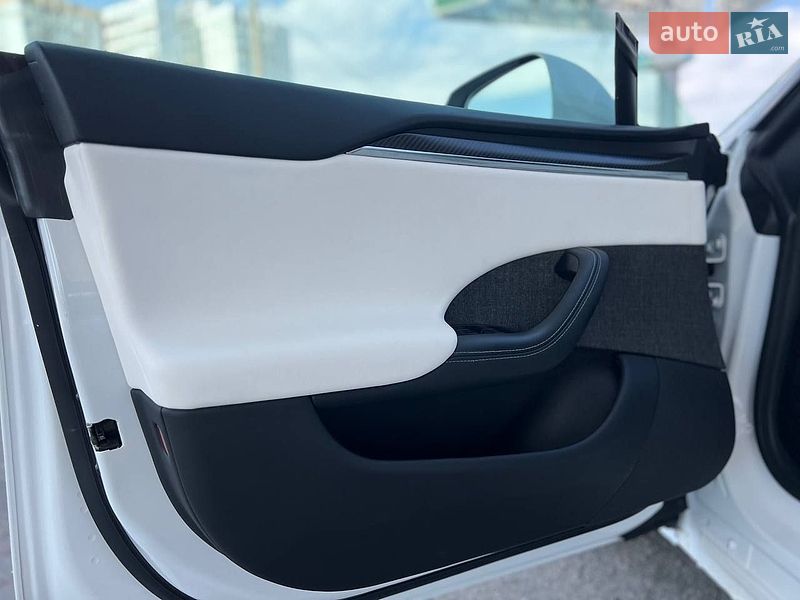 Ліфтбек Tesla Model S 2021 в Одесі