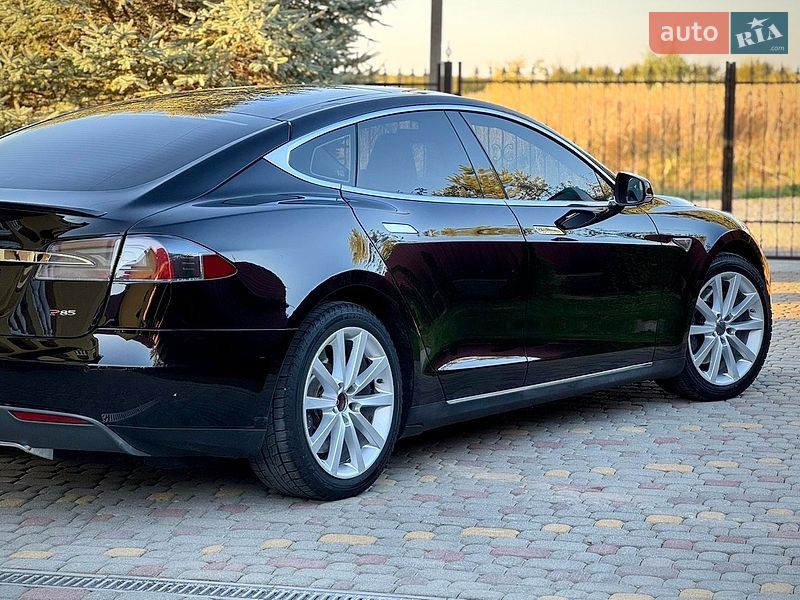 Лифтбек Tesla Model S 2013 в Дрогобыче