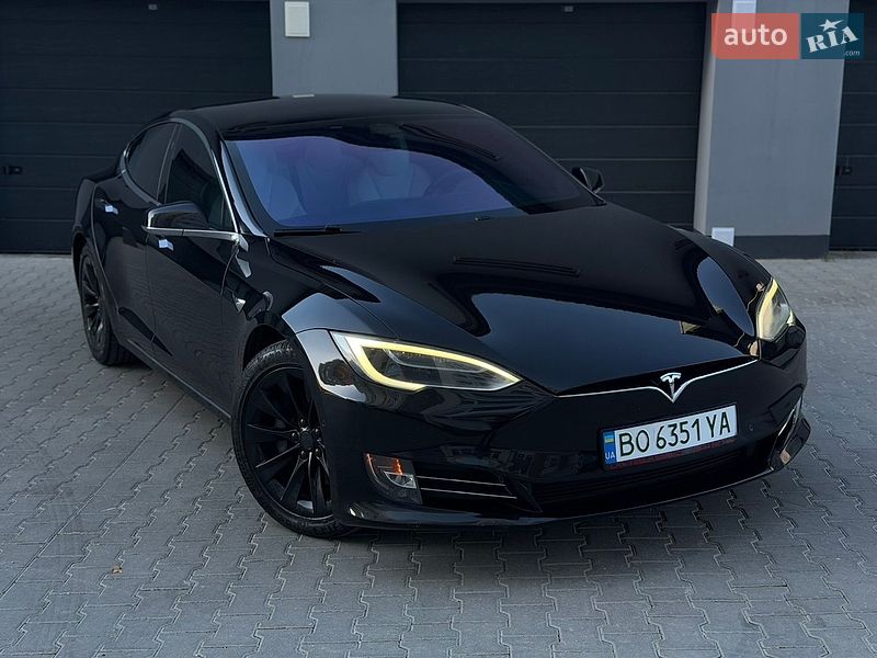 Ліфтбек Tesla Model S 2017 в Тернополі