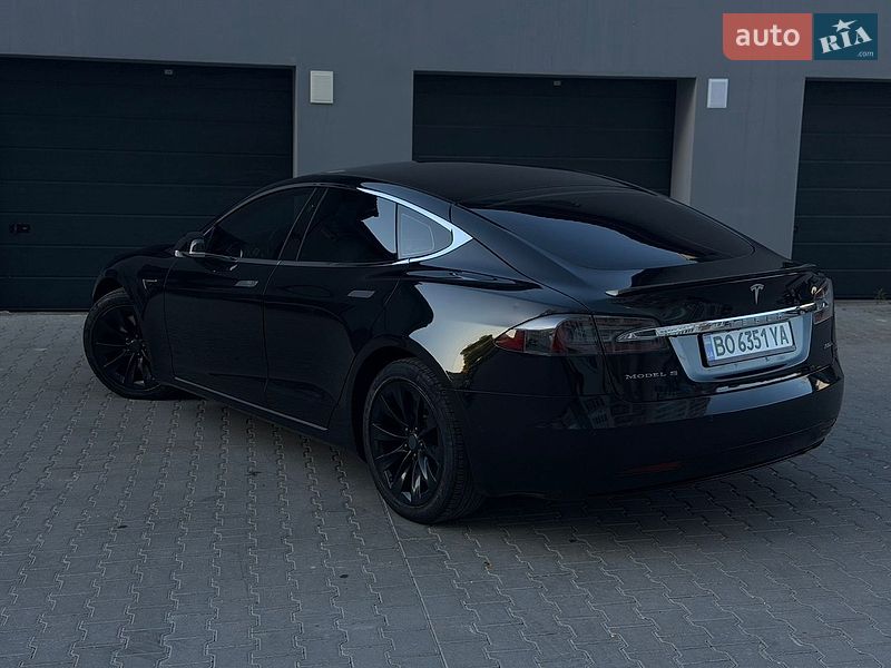 Ліфтбек Tesla Model S 2017 в Тернополі