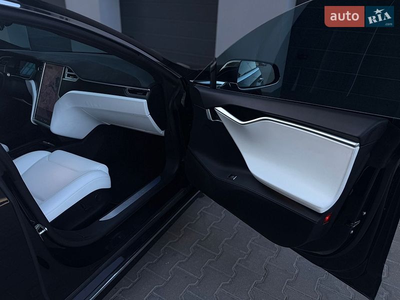 Ліфтбек Tesla Model S 2017 в Тернополі