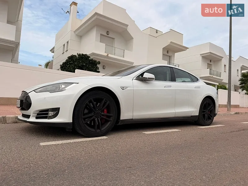 Tesla Model S 2014