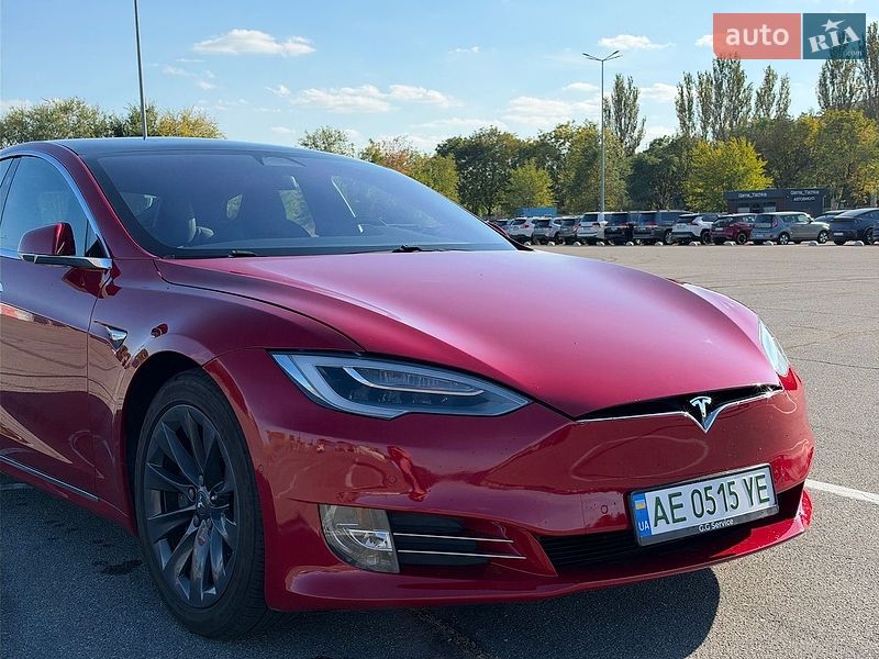 Tesla Model S, фото з оголошення