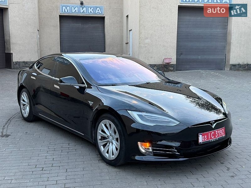 Лифтбек Tesla Model S 2017 в Владимире