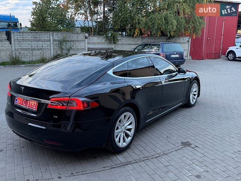 Лифтбек Tesla Model S 2017 в Владимире