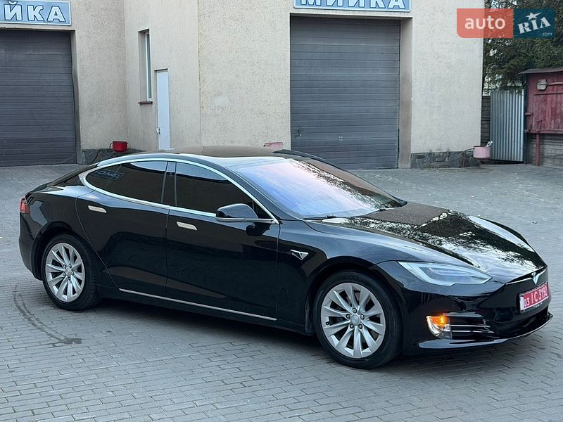 Лифтбек Tesla Model S 2017 в Владимире