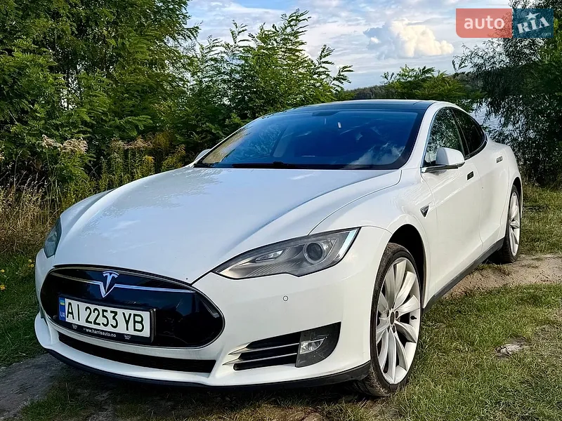 Tesla Model S 2014