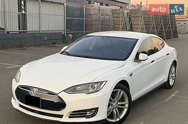 Лифтбек Tesla Model S 2015 в Киеве Лифтбек Tesla Model S 2015 в Киеве
