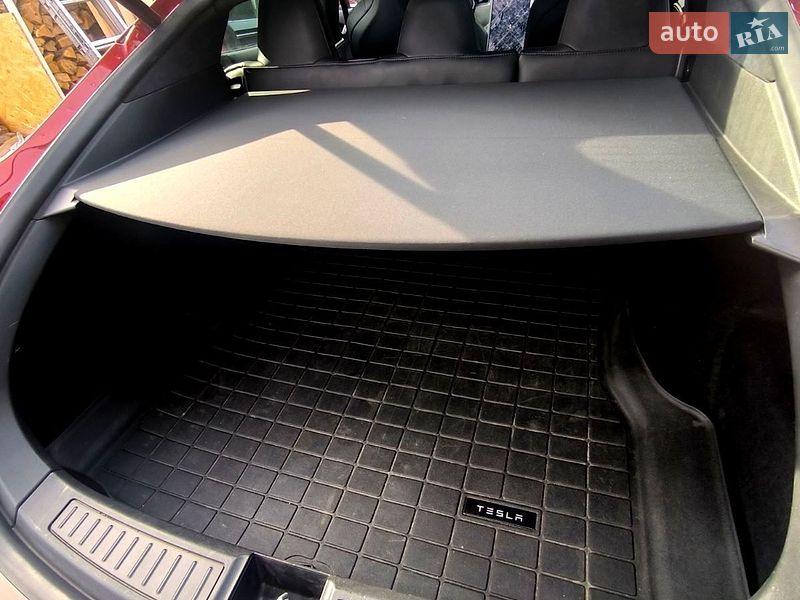 Ліфтбек Tesla Model S 2018 в Ірпені