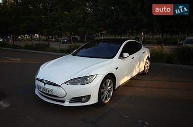 Ліфтбек Tesla Model S 2015 в Києві