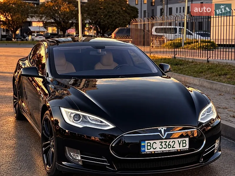 Tesla Model S 2013