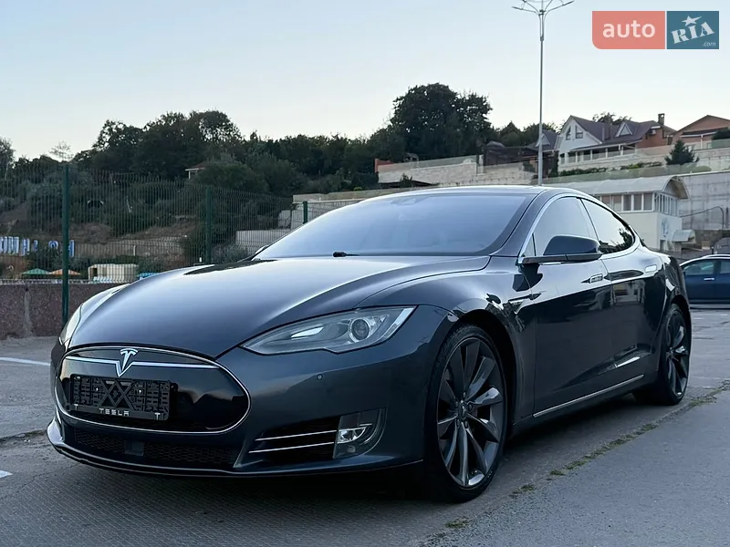 Tesla Model S 2015