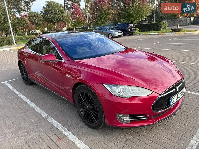 Tesla Model S 2015
