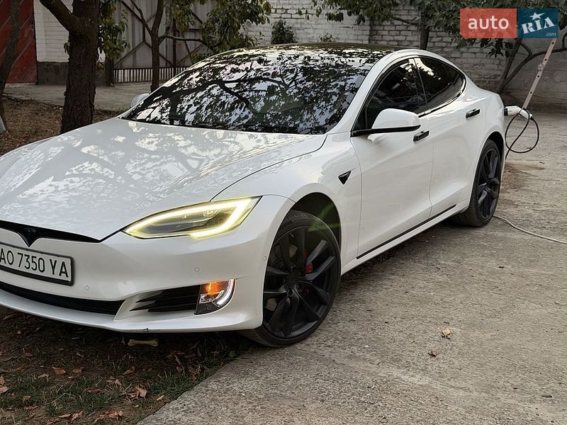 Tesla Model S 2020