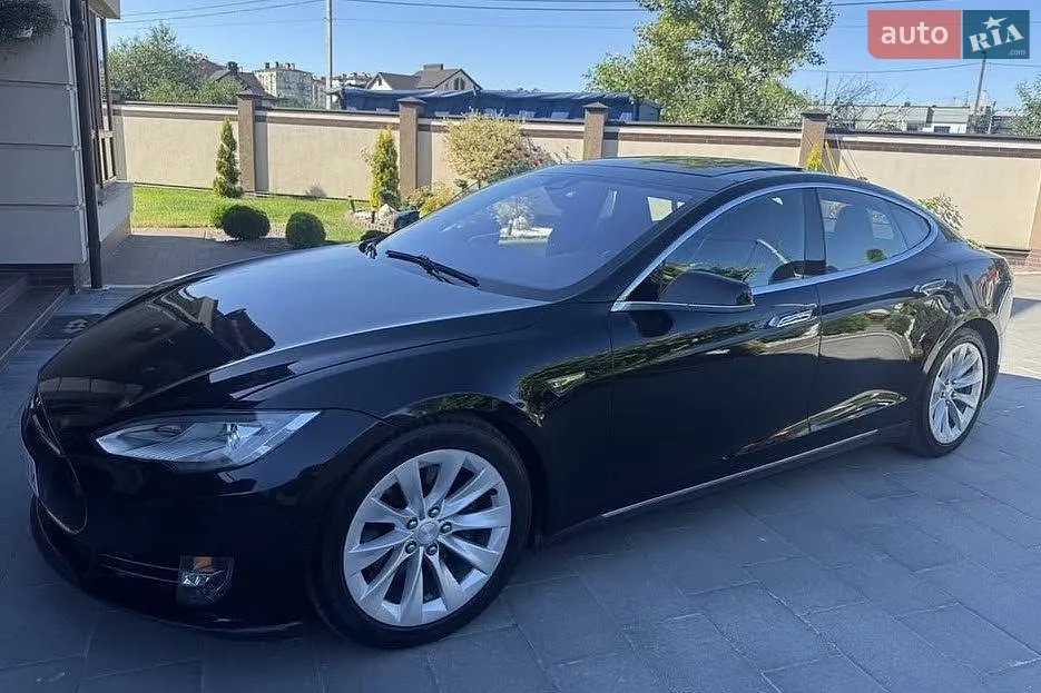 Tesla Model S 2015
