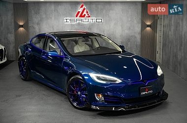 Ліфтбек Tesla Model S 2017 в Одесі