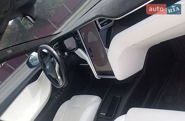 Ліфтбек Tesla Model S 2017 в Сарнах