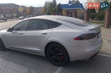 Ліфтбек Tesla Model S 2017 в Сарнах