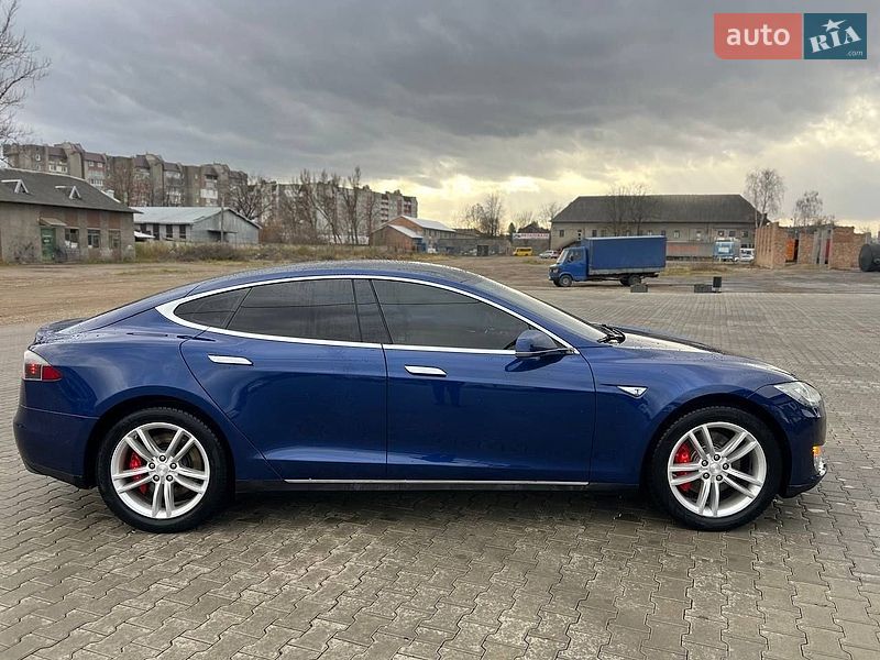 Ліфтбек Tesla Model S 2015 в Львові фото 7 Ліфтбек Tesla Model S 2015 в Львові
