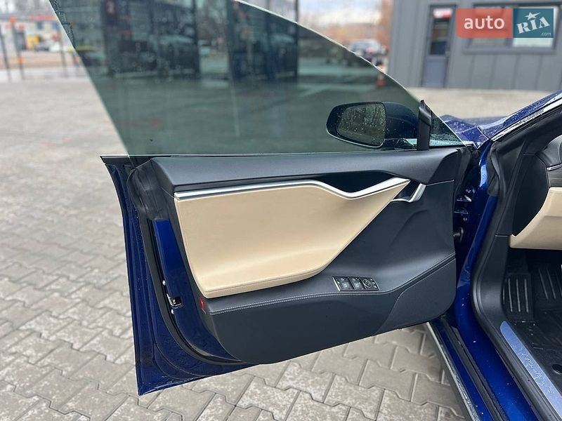 Ліфтбек Tesla Model S 2015 в Львові фото 13 Ліфтбек Tesla Model S 2015 в Львові
