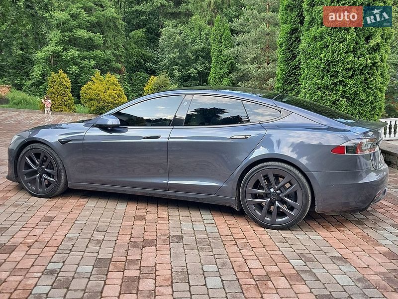 Лифтбек Tesla Model S 2021 в Коломые