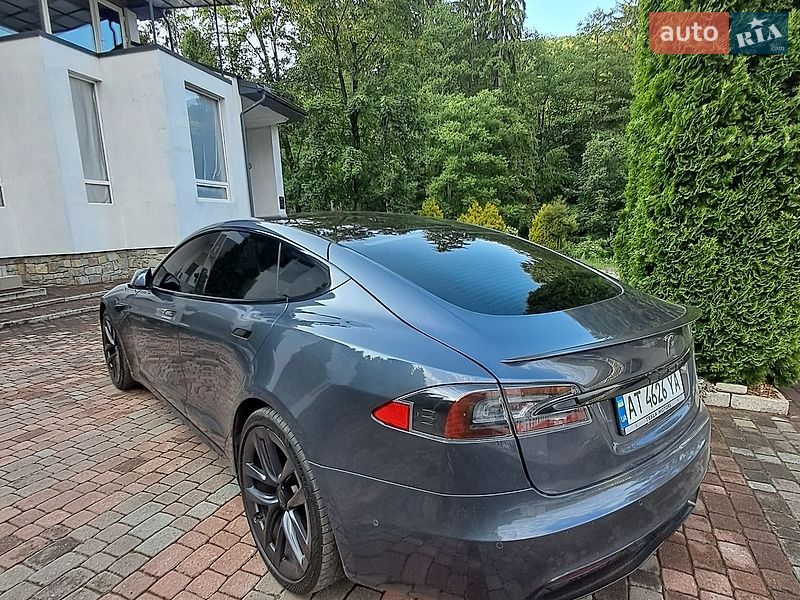 Лифтбек Tesla Model S 2021 в Коломые