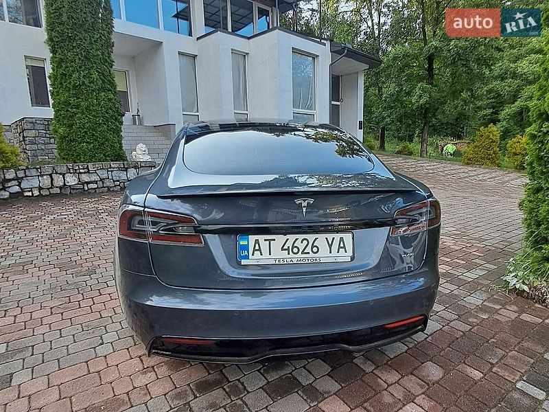 Лифтбек Tesla Model S 2021 в Коломые