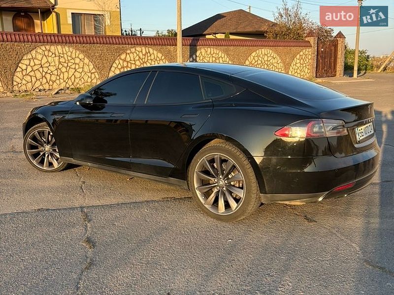 Лифтбек Tesla Model S 2014 в Николаеве