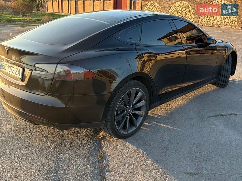 Лифтбек Tesla Model S 2014 в Николаеве