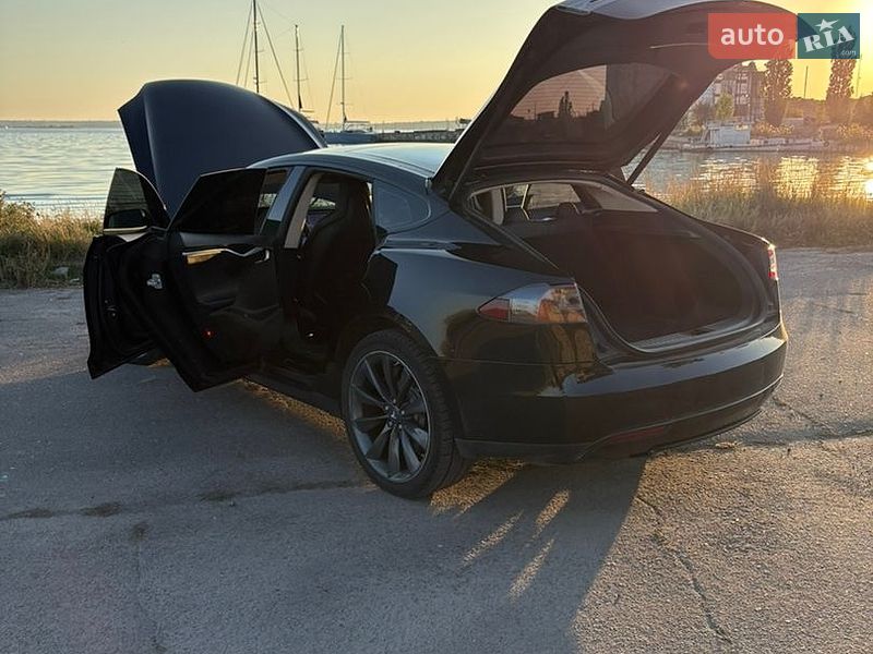 Лифтбек Tesla Model S 2014 в Николаеве