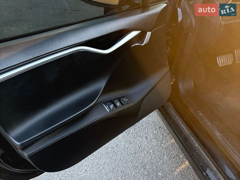 Лифтбек Tesla Model S 2014 в Николаеве