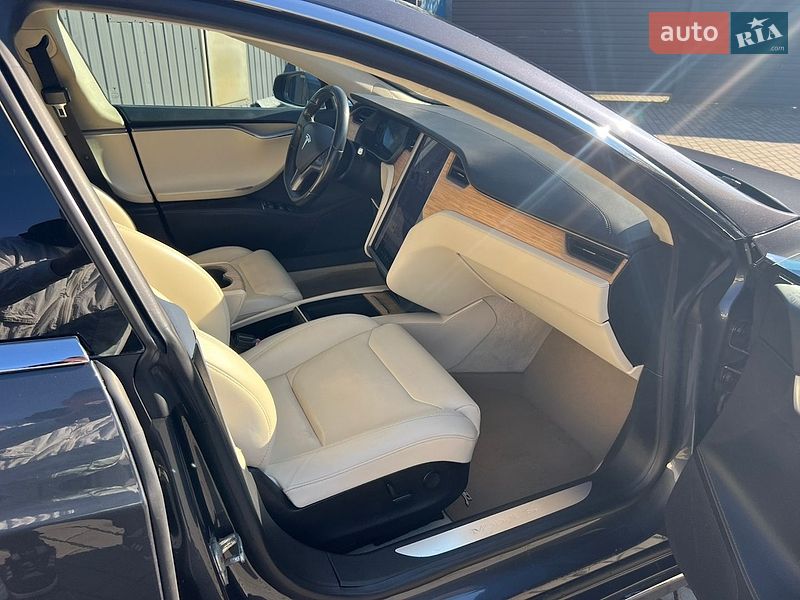 Ліфтбек Tesla Model S 2018 в Луцьку