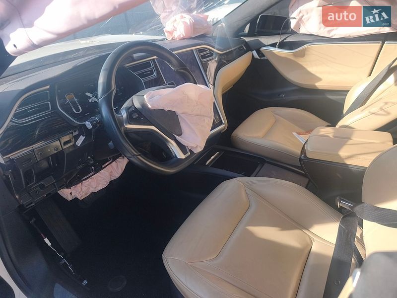 Лифтбек Tesla Model S 2016 в Сквире