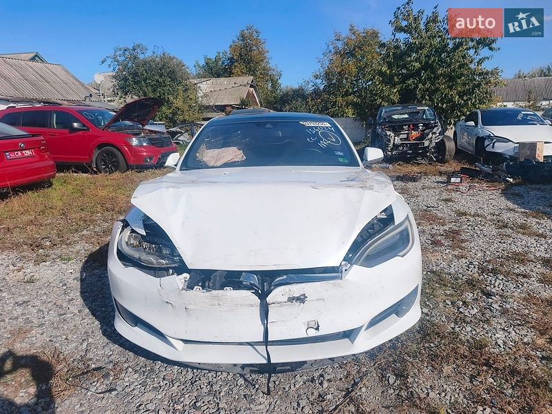 Лифтбек Tesla Model S 2016 в Сквире