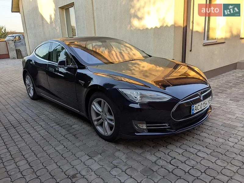 Tesla Model S 2014