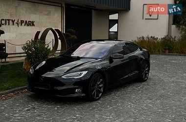 Лифтбек Tesla Model S 2017 в Львове