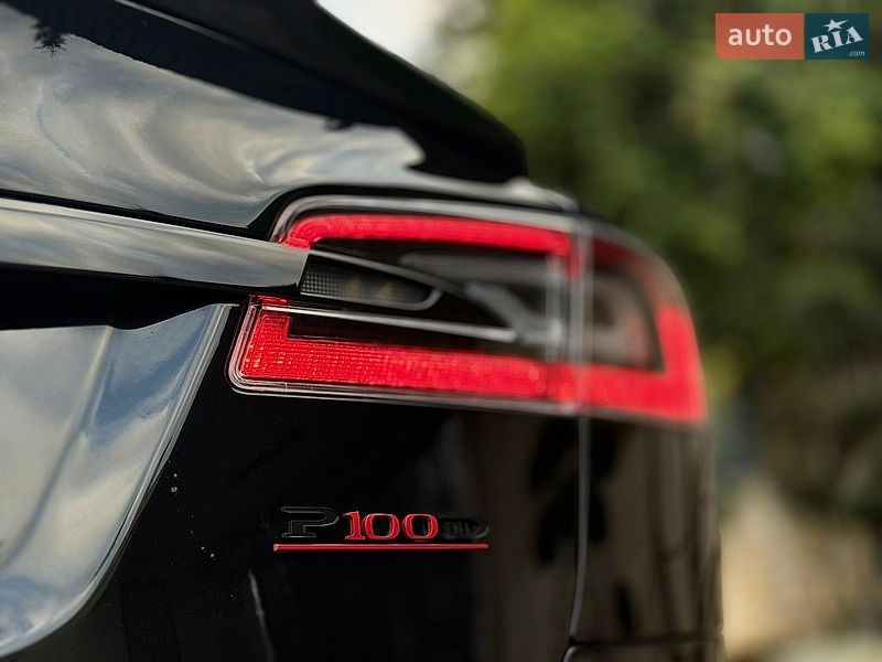 Лифтбек Tesla Model S 2017 в Львове