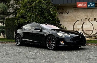 Лифтбек Tesla Model S 2017 в Львове