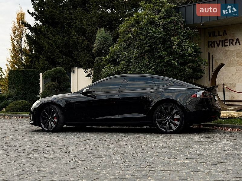 Лифтбек Tesla Model S 2017 в Львове