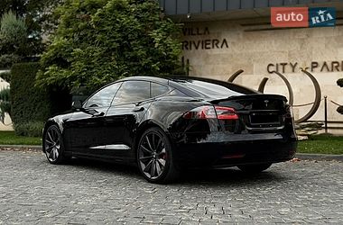 Лифтбек Tesla Model S 2017 в Львове